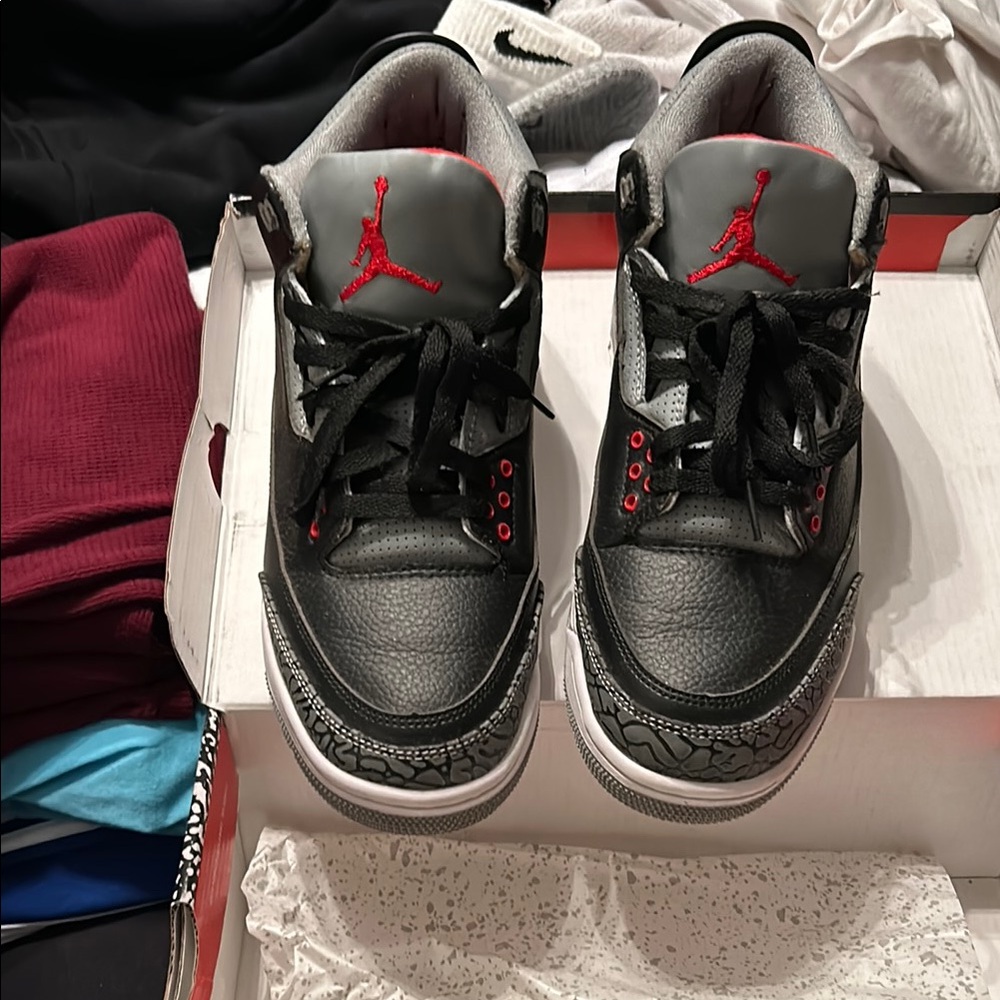 Black and Gray Men's Sneakers retro Jordan 3s in perfect condition - Picture 2 of 5